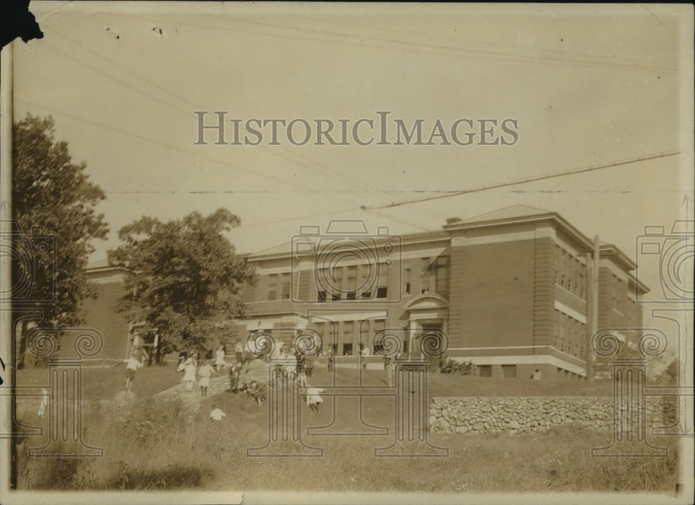 Press Photo School house, Historic - Historic Images