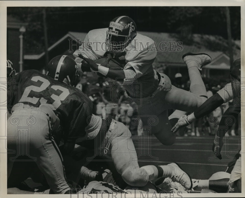 1987 Press Photo Alabama Football Player Kerry Goode Scores Touchdown- Historic Images