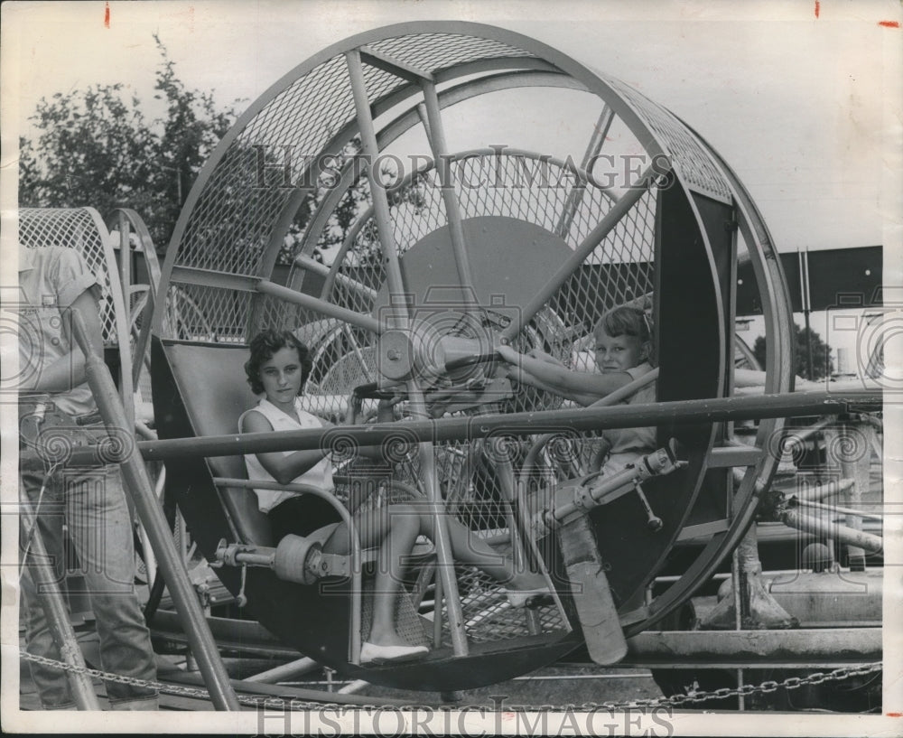 1960 Press Photo Alabama-Birmingham Children enjoy Fair Park Kiddieland rides. - Historic Images