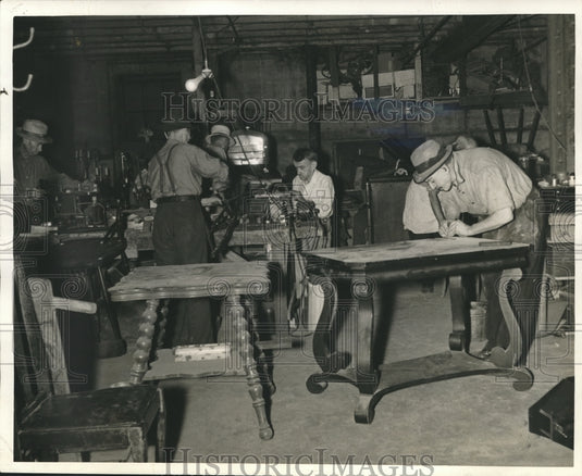 1941 Press Photo Alabama-Birmingham-Men work on furniture at Goodwill Industries-Historic Images