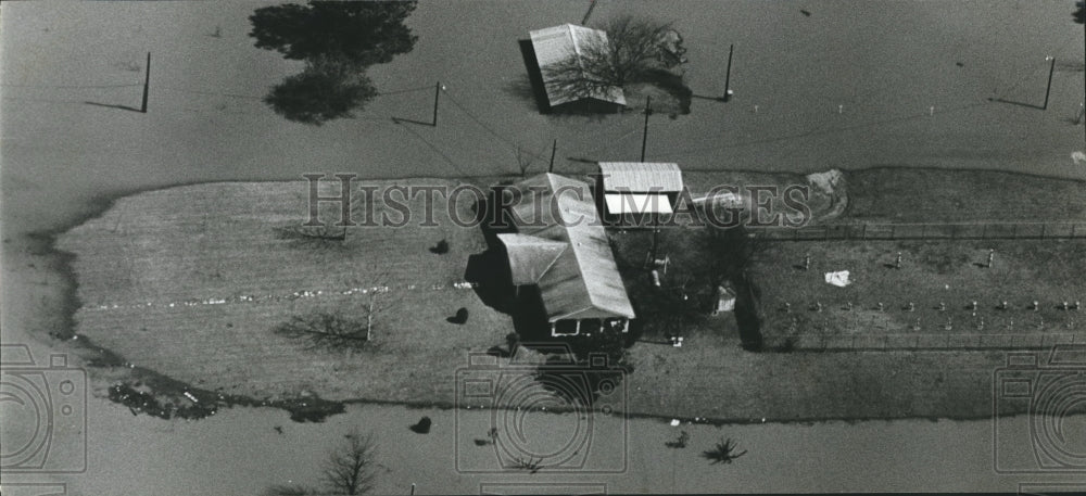 1969 Press Photo Alabama-Home surrounded by flood water caused by Coosa River. - Historic Images