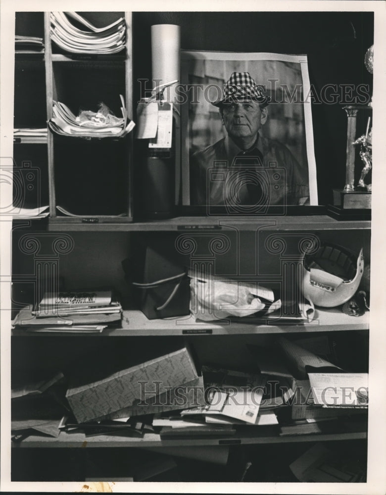 1985 Press Photo University of Alabama Coach Bryant memorabilia downtown.- Historic Images