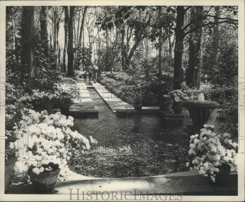 1948 Press Photo Azalias and Fountaun at Bellingrath Gardens in Mobile, Alabama - Historic Images