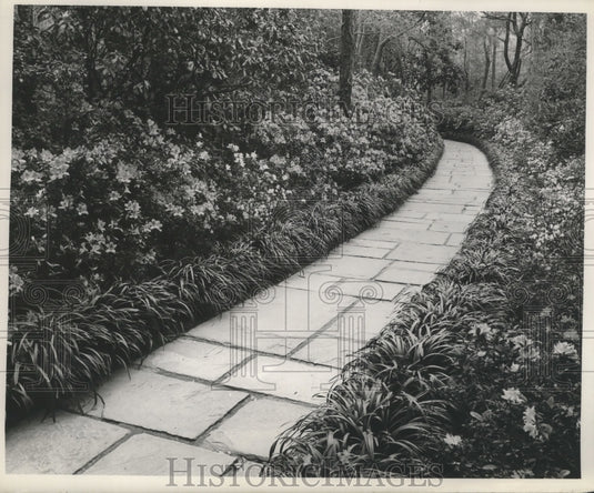 1948 Press Photo Bellingrath Gardens Footpath in Mobile, Alabama - Historic Images
