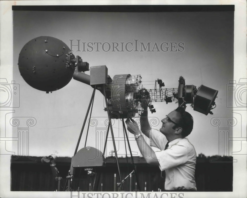 1973 Press Photo Boardman at Meyer Planetarium at Birmingham-Southern College - Historic Images