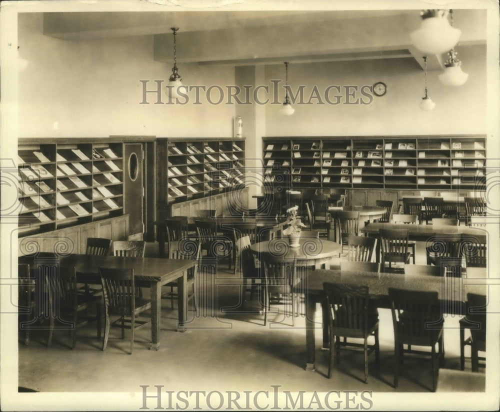 Press Photo Reference Room in the Downtown Library in Birmingham, Alabama - Historic Images