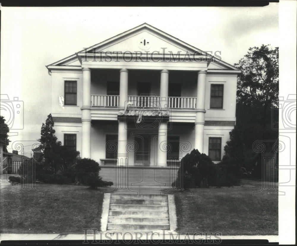 Press Photo Exterior of Luguire Funeral Home at 112 North 15th Avenue - Historic Images