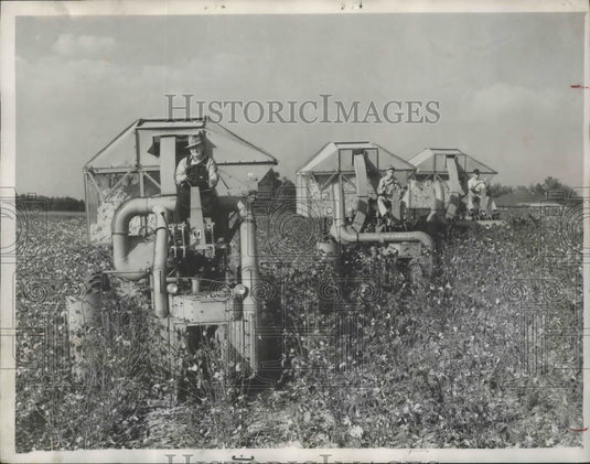 1953 Press Photo Cotton picking machines on farm near Harperville, Alabama - Historic Images