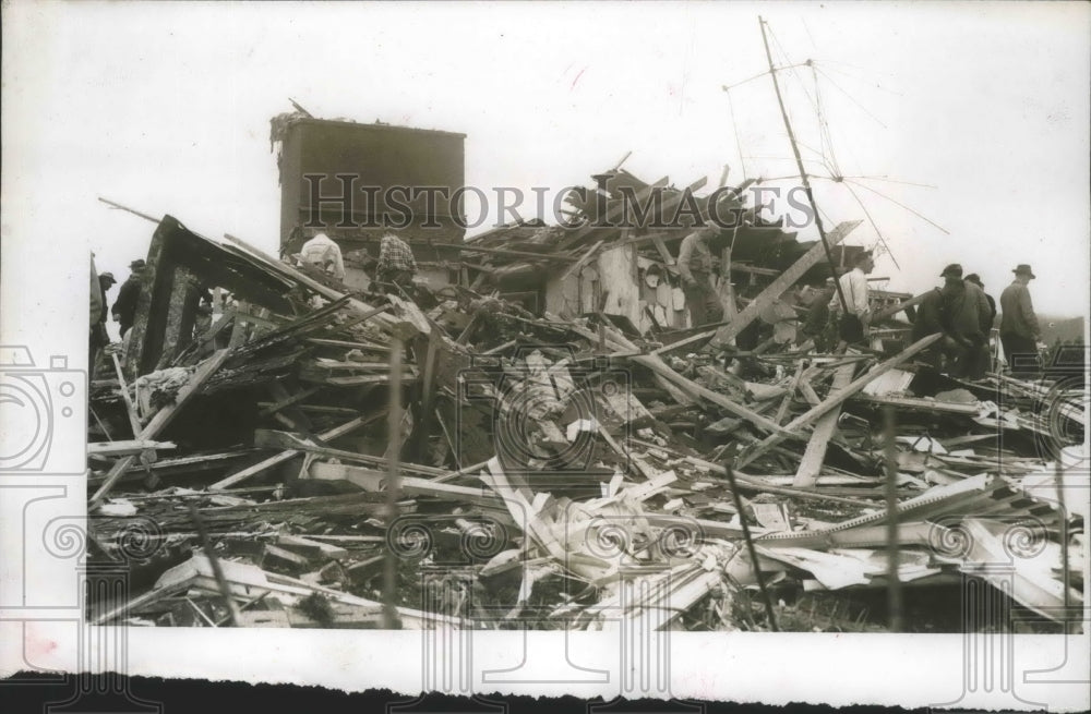 1957 Press Photo Remants of building after explosions in Huntsville, Alabama - Historic Images