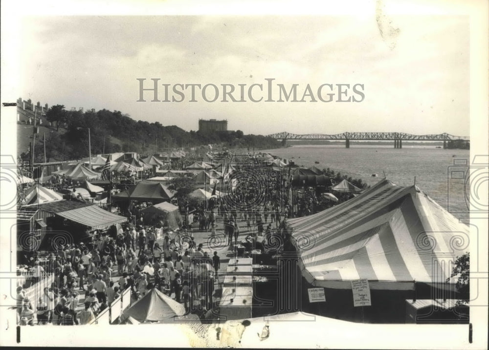 1986 Press Photo Tennessee-Memphis-Thousands attend the Barbecue Cooking Contest - Historic Images