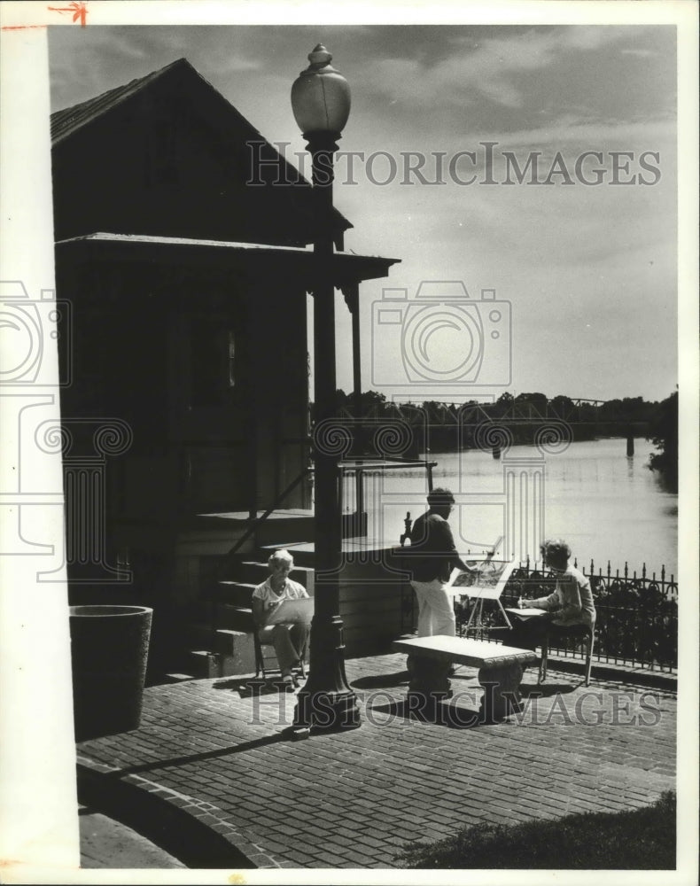 1980 Press Photo Alabama-Selma-Artist work at Riverfront Market on Water Avenue. - Historic Images