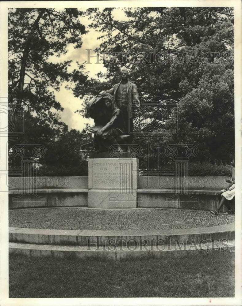 1981 Press Photo Booker T. Washington Monument at Tuskegee Institute, Alabama - Historic Images