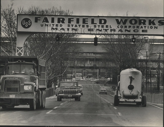 1985 Press Photo Alabama-Fairfield-Traffic picks up at main road at U.S. Steel. - Historic Images
