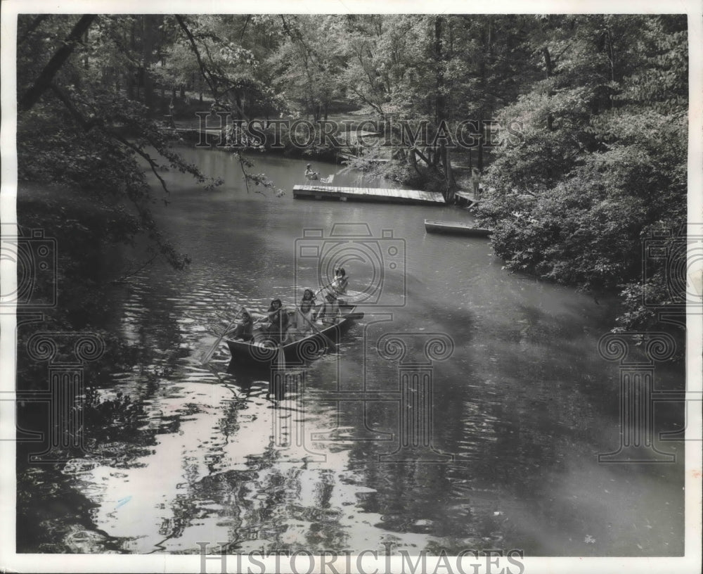1966 Press Photo Alabama-Winnataska-Campers enjoying boating at camp - Historic Images