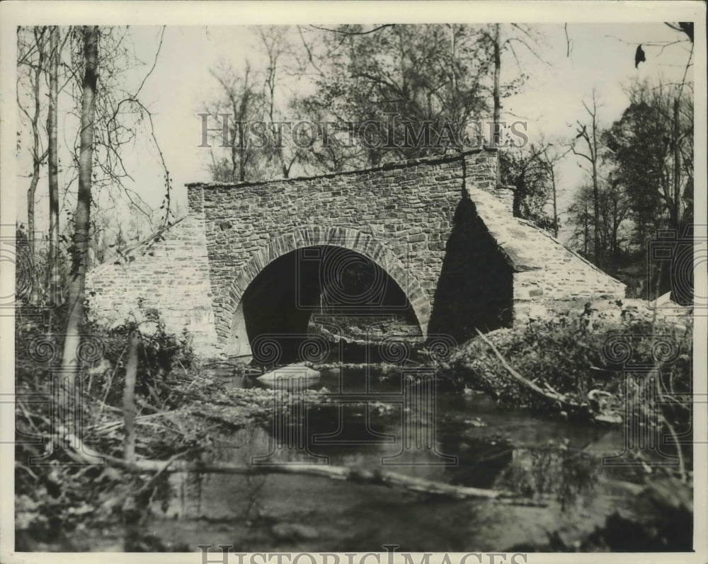 1937 Press Photo Alabama-Water runs under rock bridge at Cheaha State Park. - Historic Images