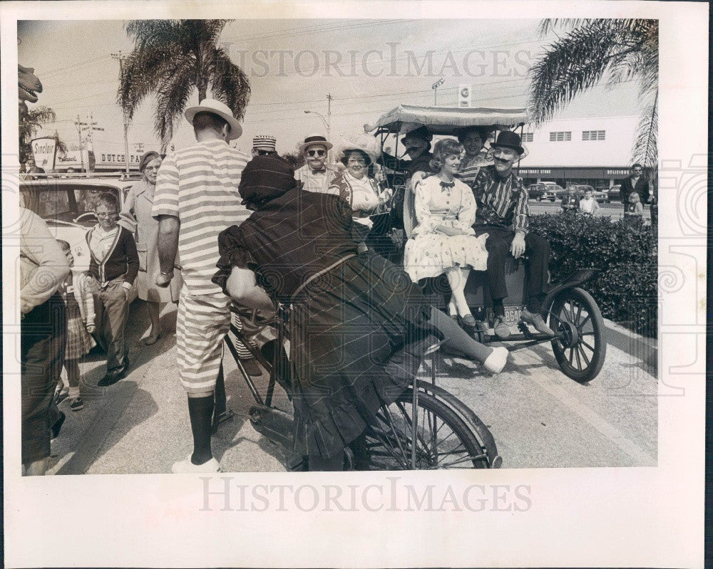 1966 St. Petersburg Florida Gay 90&#39;s Policemen&#39;s Ball Press Photo - Historic Images