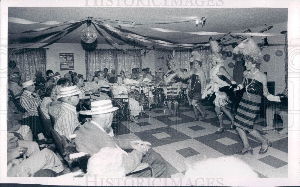 1980 St Petersburg FL Pasadena Manor Nursing Home Roaring 20&#39;s Party Press Photo - Historic Images