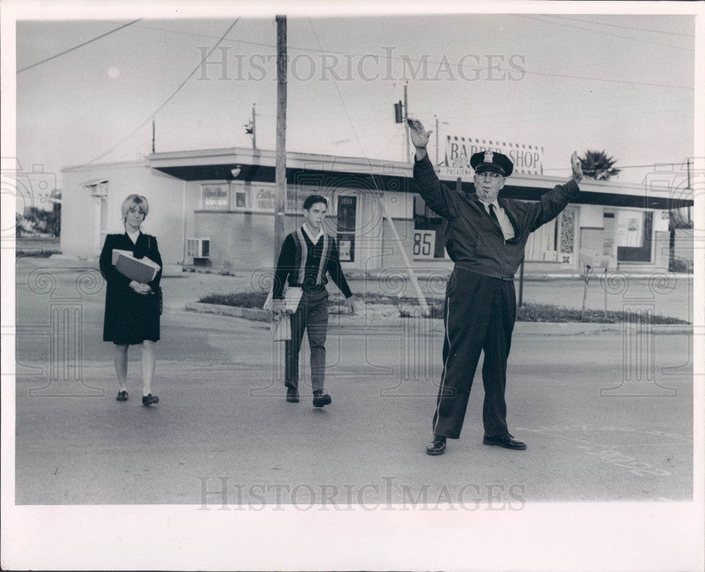 1965 St. Petersburg FL Pasadena Crossing Guard Herman Meyer Press Photo - Historic Images