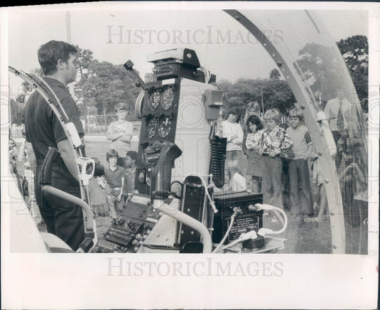 1977 St. Petersburg Florida Police Helicopter & Officer Bob Brostek Press Photo - Historic Images