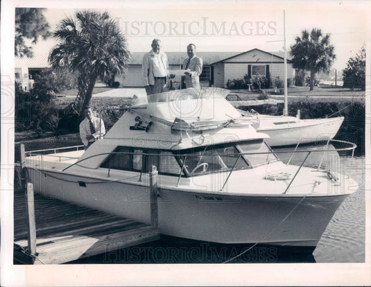 1974 Pasco County FL Sheriff Basil Gaines & Search & Rescue Boat Press Photo - Historic Images