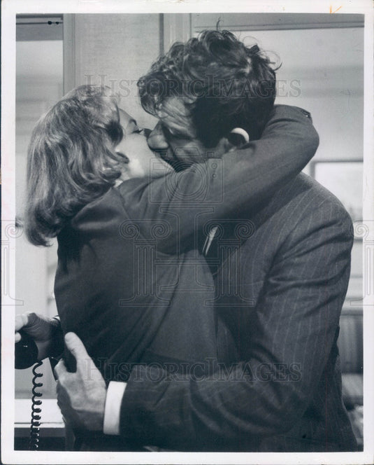 1970 Hollywood Actors Movie Stars Walter Matthau & Ingrid Bergiman Press Photo - Historic Images