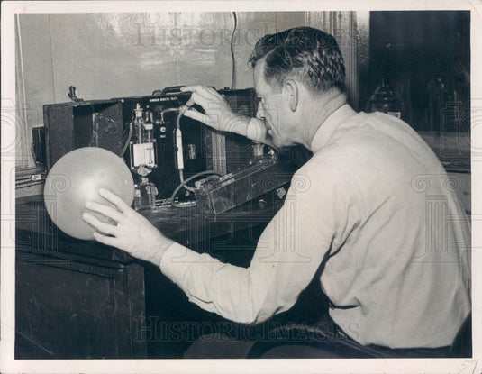 1950 St. Petersburg FL Police Officer Dent Blood Alcohol Test Press Photo - Historic Images