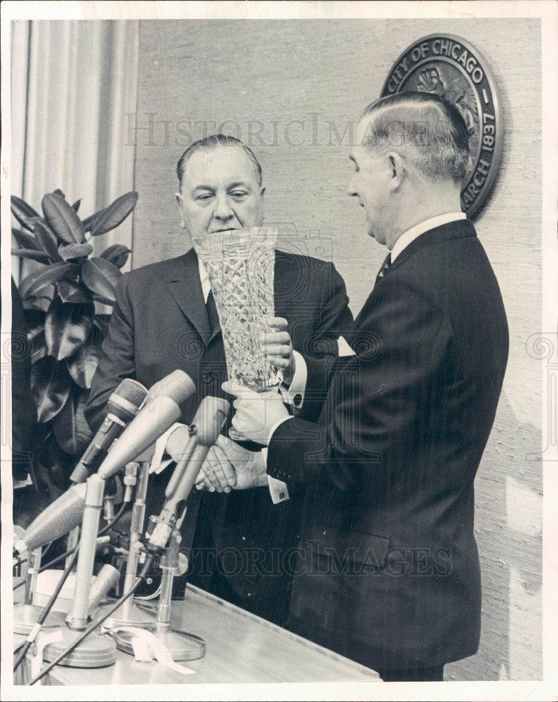 1965 Chicago IL Mayor Richard Daley President Irish Intl Airlines Press Photo - Historic Images