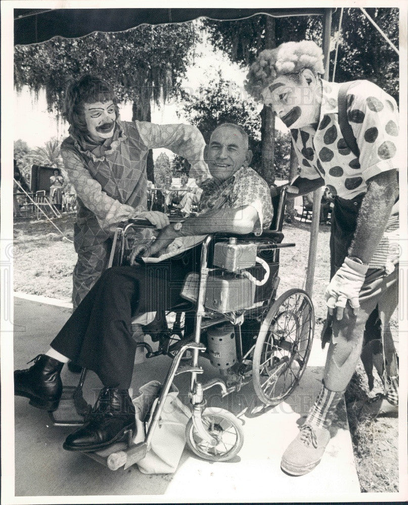 1980 Inverness FL Medic Health Cntr Crystal River Moose Lodge Clowns Press Photo - Historic Images