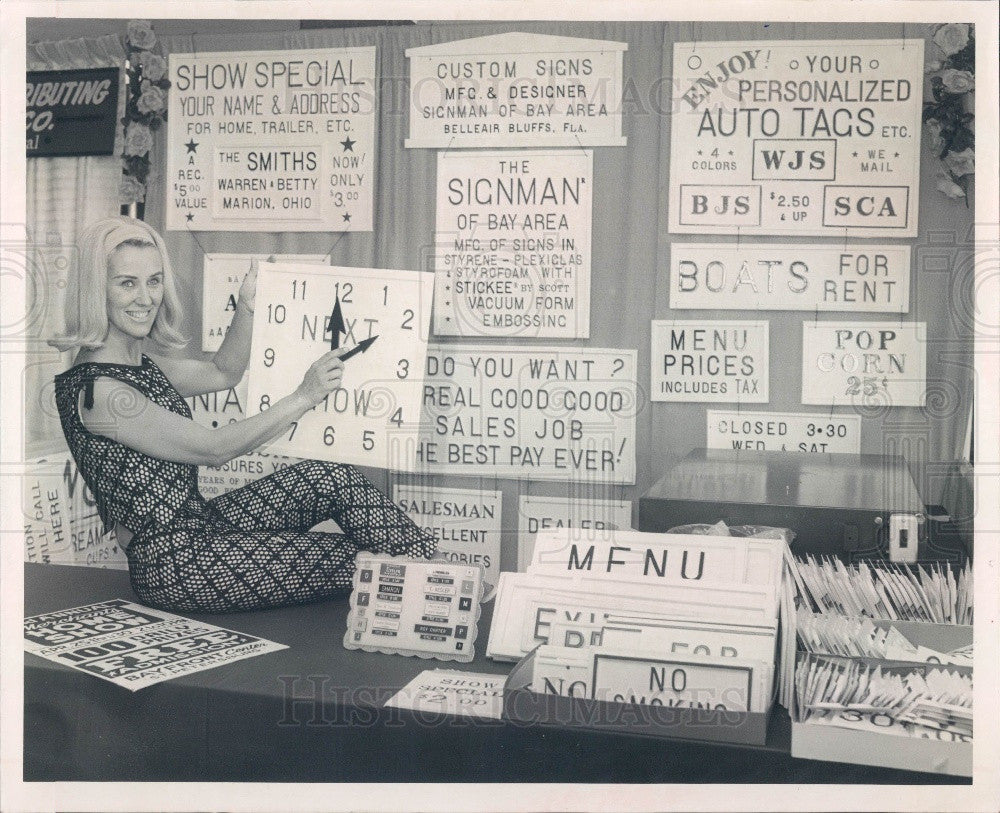 1967 St. Petersburg FL Merchants Home Show Sign Manufacturers Booth Press Photo - Historic Images