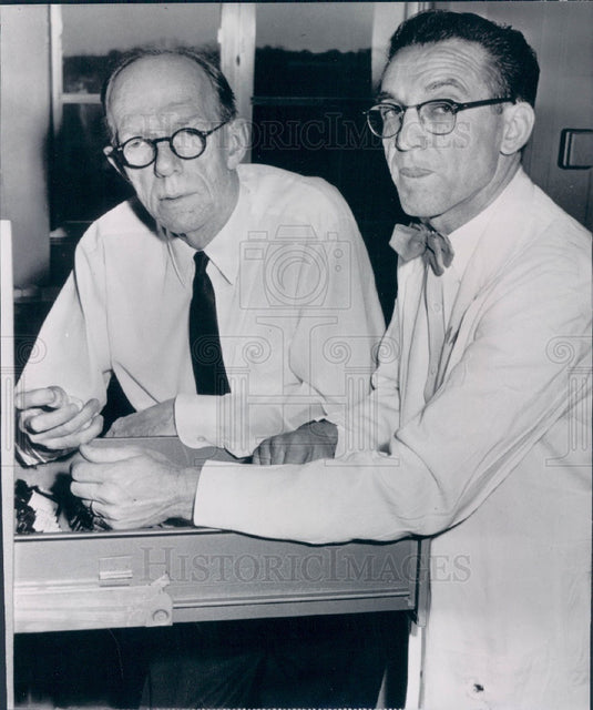 1959 Bethesda MD Natl Inst of Health Drs. Nathan Eddy & Everette May Press Photo - Historic Images