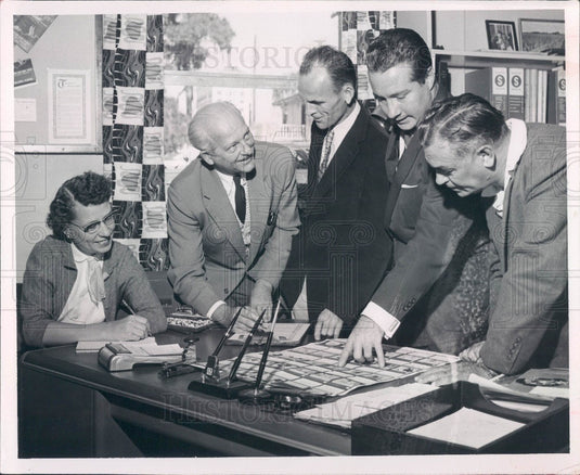 1956 St. Petersburg Florida Cartooning at Carey-Swain Studios Press Photo - Historic Images