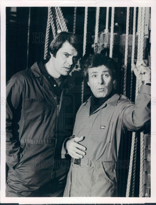 1981 Hollywood Actors Robert Urich & Joe E. Tata TV Show Vega$ Press Photo - Historic Images