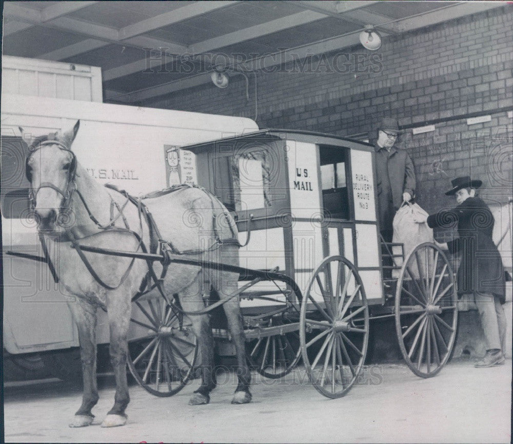 1970 Chicago Illinois Post Office Horse Drawn Mail Delivery Press Photo - Historic Images