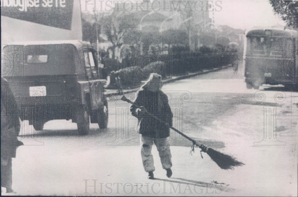 1971 Albania Woman Street Sweeper Press Photo - Historic Images