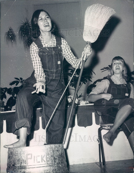 1966 Florida State University Zeta Pickers Zeta Tau Alpha Press Photo - Historic Images