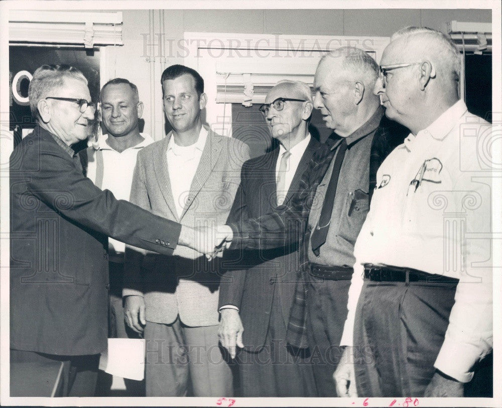 1966 Inglis Florida Mayor Dewey Allen &amp; Town Commissioners Press Photo - Historic Images