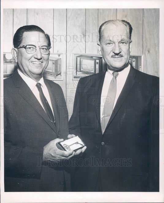 1966 Clearwater Florida Muntz Television Pres Keil & Mayor Turner Press Photo - Historic Images