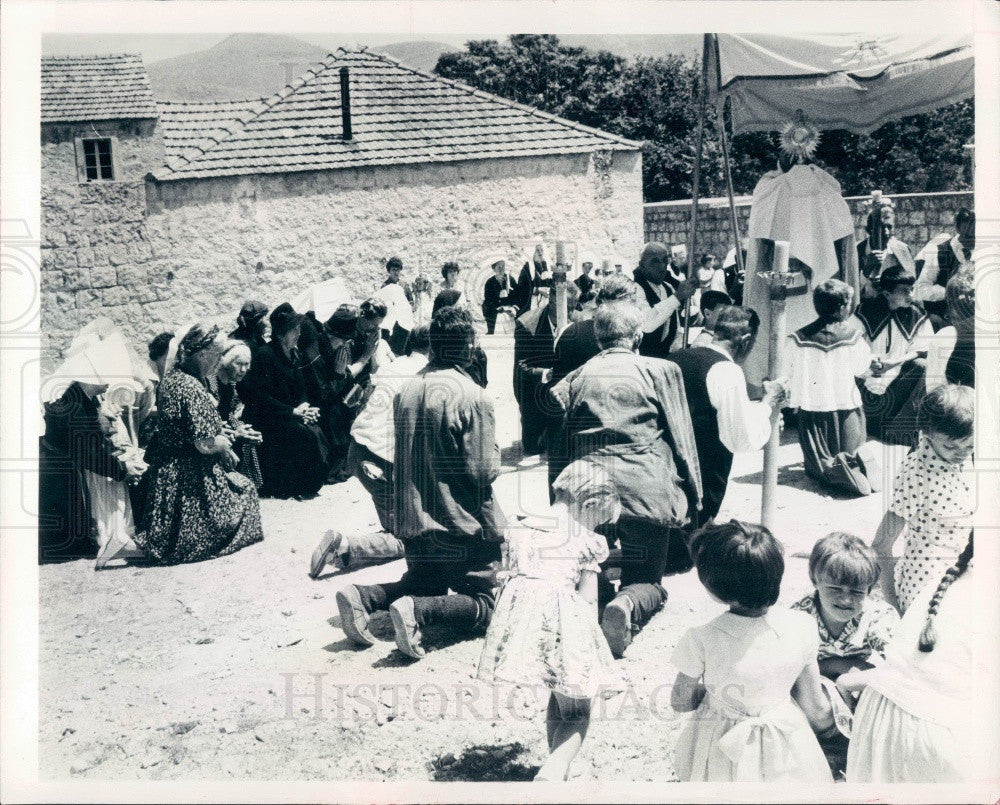1968 Cilipi Dubrovnik Yugoslavia Croat Catholics Celebrate Mass Press Photo - Historic Images