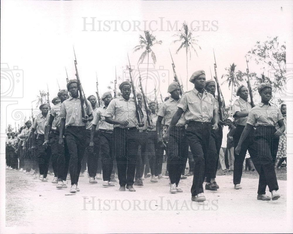 1966 East Africa Zanzibar People&#39;s Army Press Photo - Historic Images