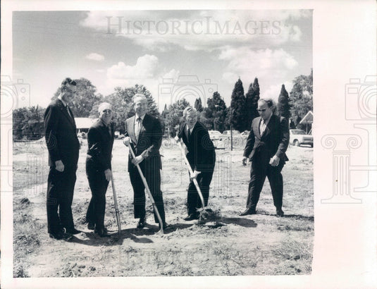 1971 Zephyrhills FL Mayor Arnot Groundbreaking Bank of Zephyrhills Press Photo - Historic Images