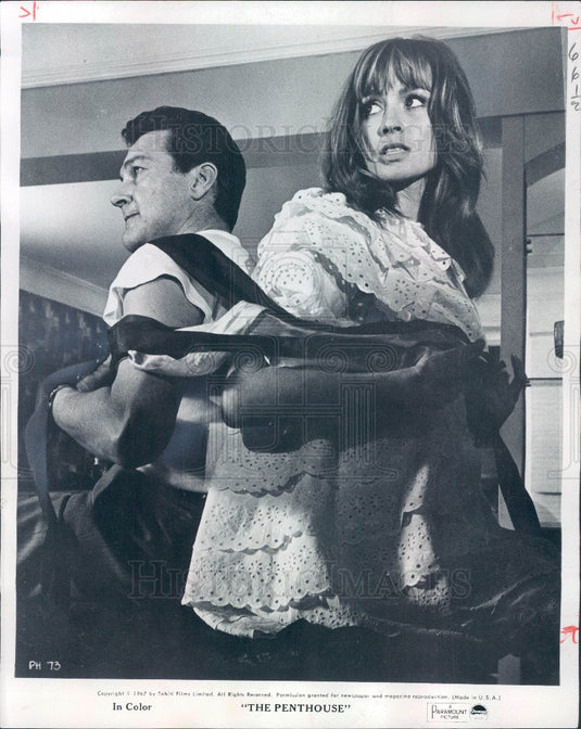 1968 Hollywood Actors Terence Morgan & Suzy Kendall Press Photo - Historic Images