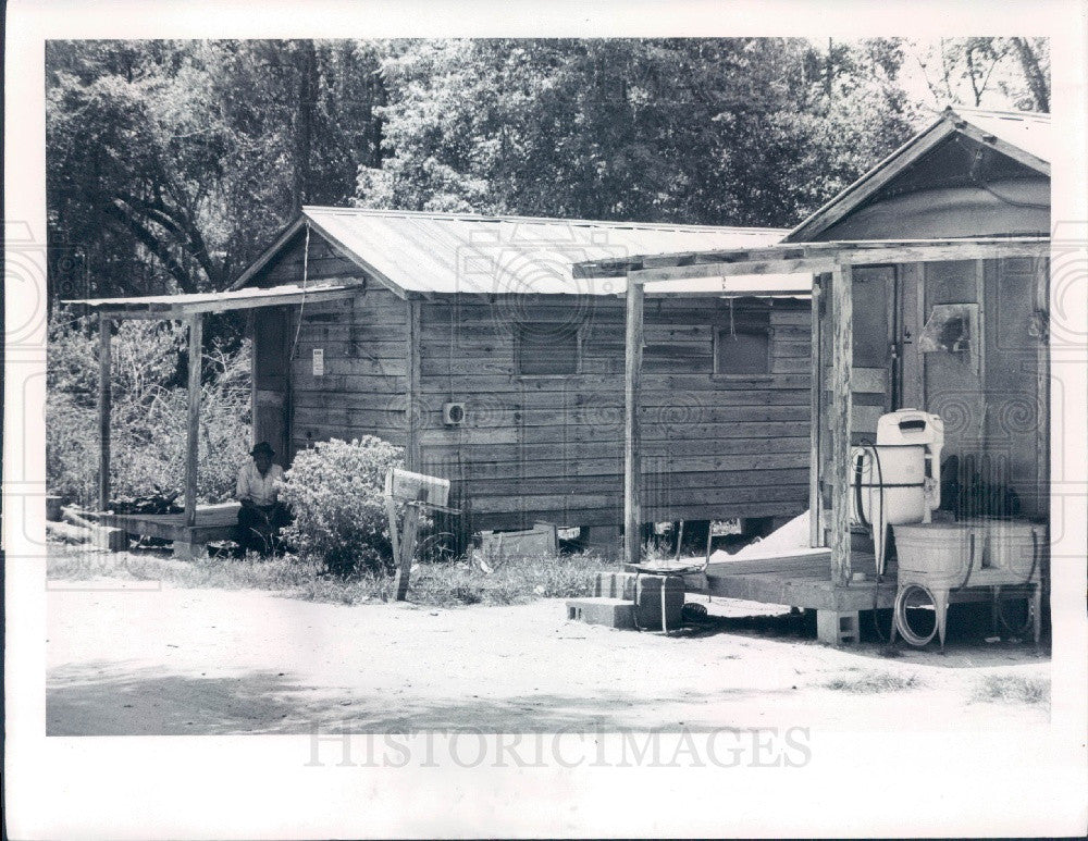 1977 Brooksville Florida Carl Street Condemned Homes Press Photo - Historic Images