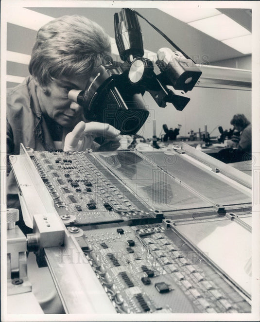 1975 Honeywell Circuit Board Assembly & Testing Press Photo - Historic Images