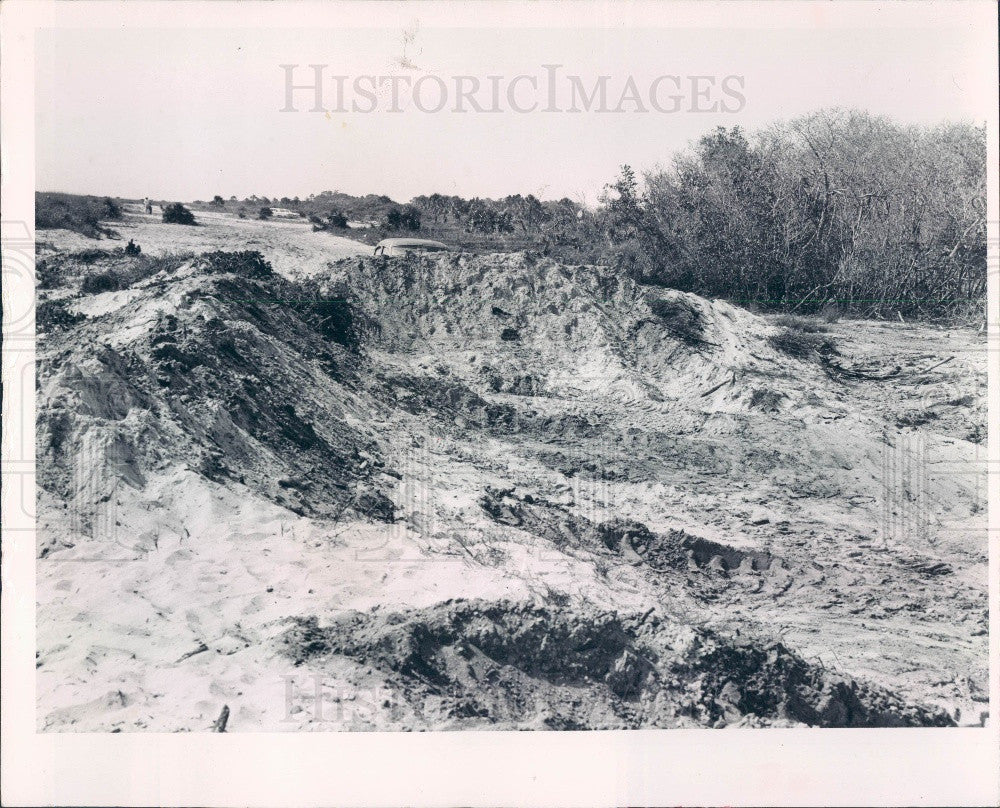 1965 Dunedin Florida Honeymoon Beach Access Blocked Press Photo - Historic Images