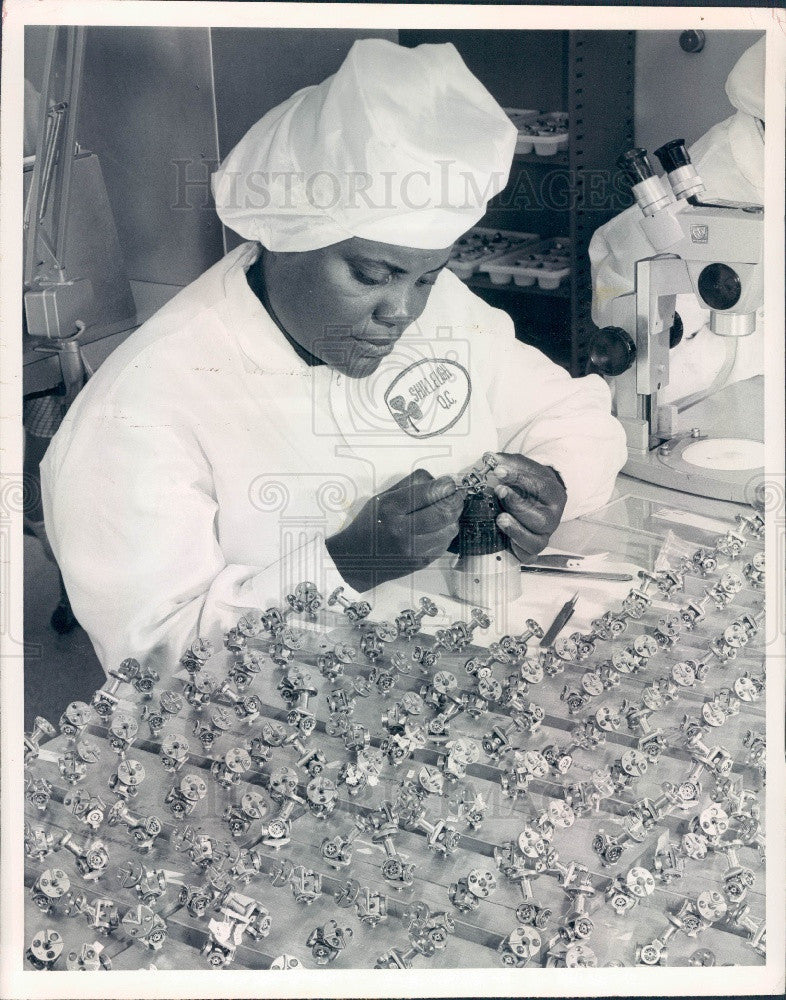 1969 Honeywell Aerospace Rigid Inspection Press Photo - Historic Images