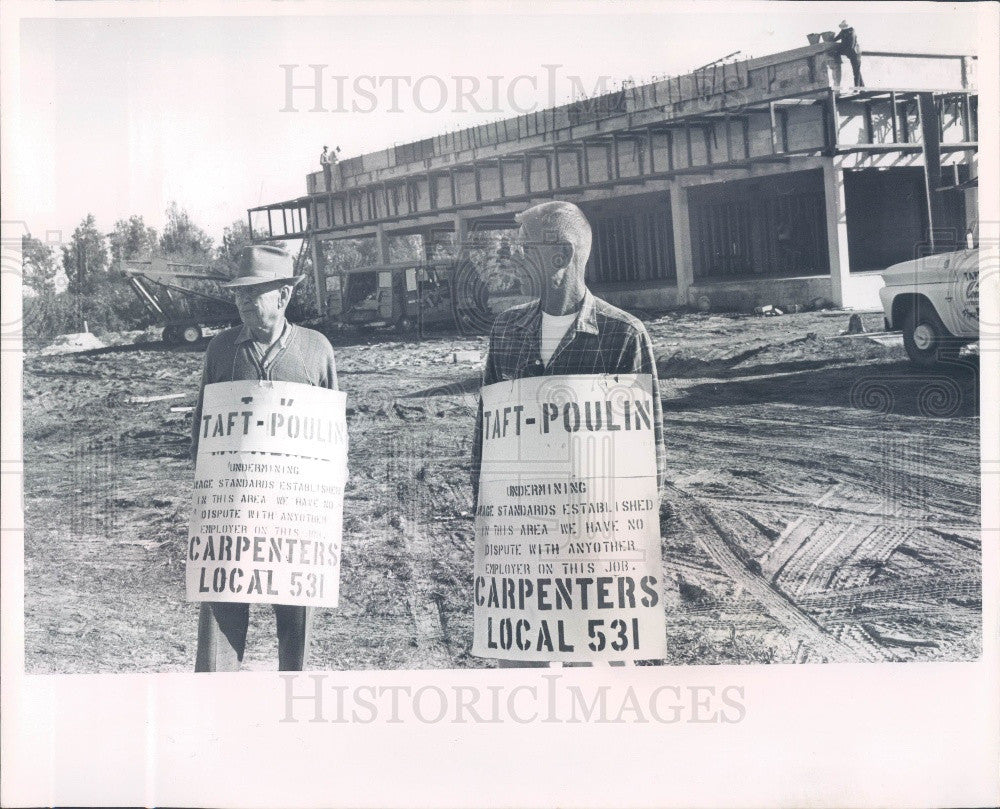 1965 St. Petersburg FL Ringer Motors Construction Site Picketers Press Photo - Historic Images