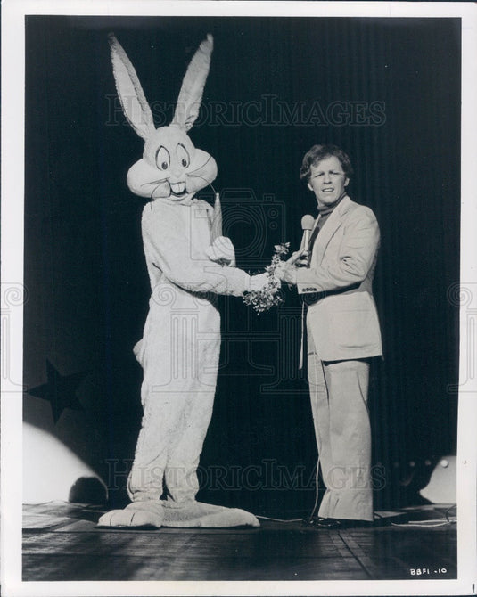 1977 Cartoon Character Bugs Bunny in Bugs Bunny Follies Press Photo - Historic Images