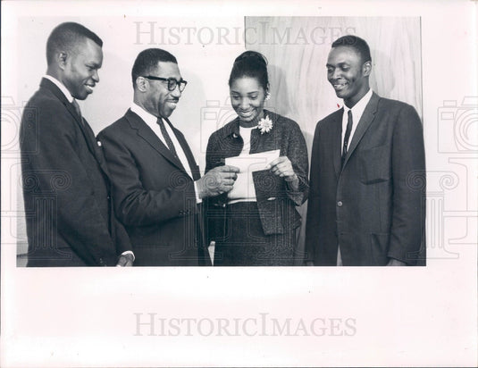 1962 St. Petersburg Florida Sportsman's Club Members & Queen Press Photo - Historic Images