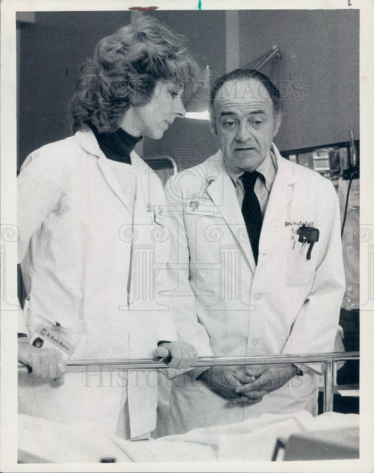 1982 Hollywood Actors Christina Pickles & Ed Flanders Press Photo - Historic Images
