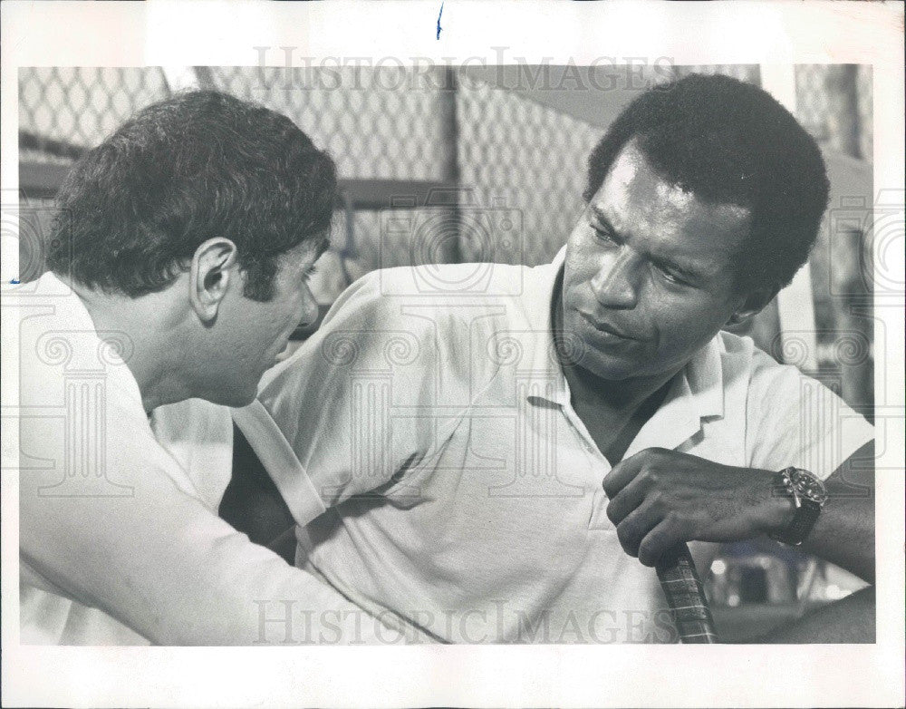 1970 Hollywood Actors Michael Constantine &amp; Lloyd Haynes Press Photo - Historic Images